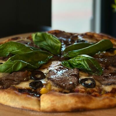 Пицца биф с паприкой, картошка фри, соус и две колыв Реган по цене 1950 ₽