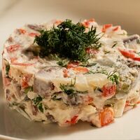 Салат с говядиной и печеным перцем в Тулиновъ
