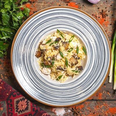 Паста с курицей и грибами в Шашлычный мир по цене 390 ₽