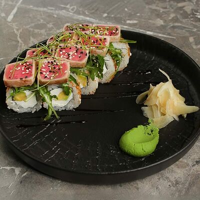 Ролл-салат с татаки из тунца в FRIENDLOUNGE по цене 880 ₽