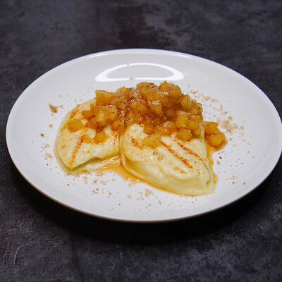 Жареный халуми с ананасовым конфи в Больше восьми по цене 580 ₽