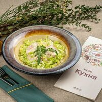 Теплый салат с куриной грудкой и ветчиной в Coffeeman