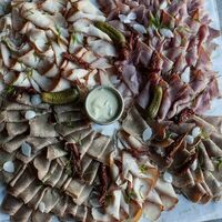 Пастрами куриная, ростбиф, язык говяжийв Svekla Catering