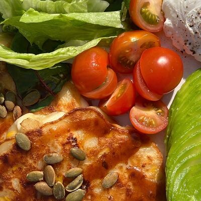 Чили-панкейки с яйцом пашот в Zanoza Open Bar по цене 820 ₽