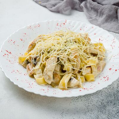 Феттучини с куриным филе в King WokRoll по цене 440 ₽