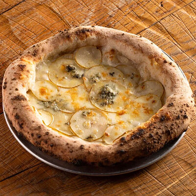 Пицца Горгонзола и груша в Горыныч по цене 1040 ₽