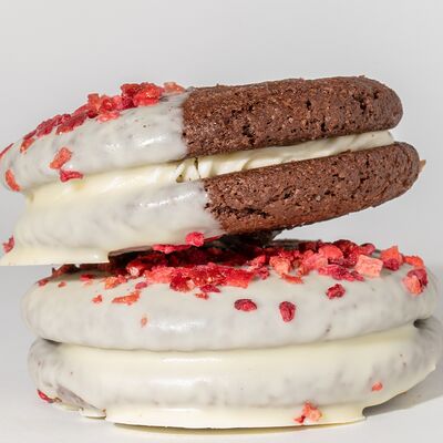 Вупи пай с малиной в Surf Coffee x Kuta по цене 300 ₽