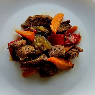 Мясо с овощами в Джон Вкусный по цене 30000 ₽