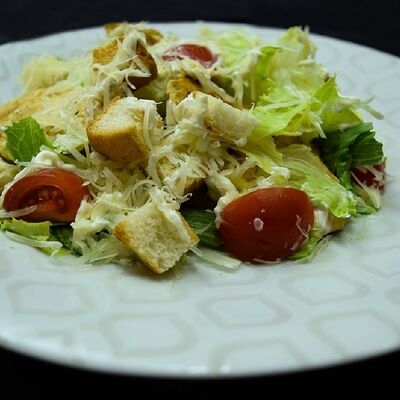 Салат Цезарь с курицей в Pizza Fest по цене 219 ₽