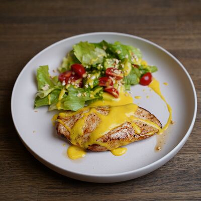 Куриная грудка с соусом халапеньов Корова на бочке по цене 650 ₽