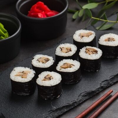 Классический ролл с грибами в Суши Yam Ёкохами Икигаи по цене 328 ₽