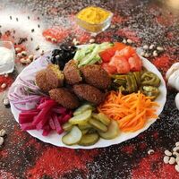 Фалафель на тарелке в Мистер Кебаб