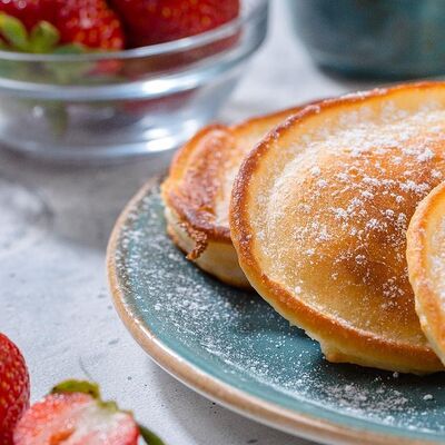 Оладьи со сметаной или с джемом на выбор в Сахара по цене 299 ₽