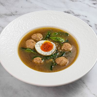 Суп куриный с фрикадельками и шпинатом в Bona по цене 670 ₽