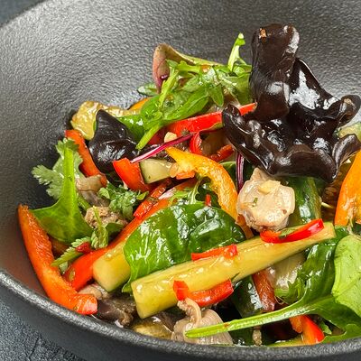 Китайский салат с куриными желудочками в По Чесноку по цене 529 ₽