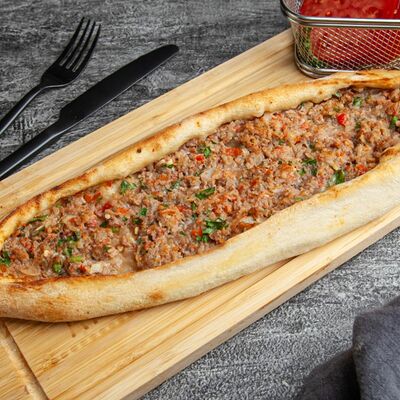 Пиде с фаршем в Marmaris Steak House по цене 470 ₽
