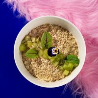 Каша овсяная с тартаром из киви и грецким орехом в Yeti