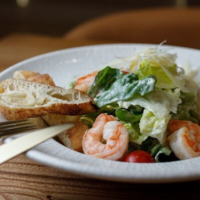 Цезарь с креветками в Сицилия бедда по цене 1290 ₽