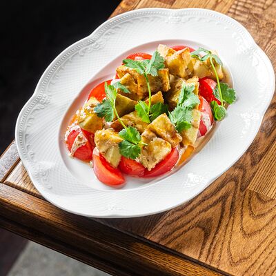 Томат с баклажаном и ореховым соусом в Tesla Bar & Grill по цене 575 ₽
