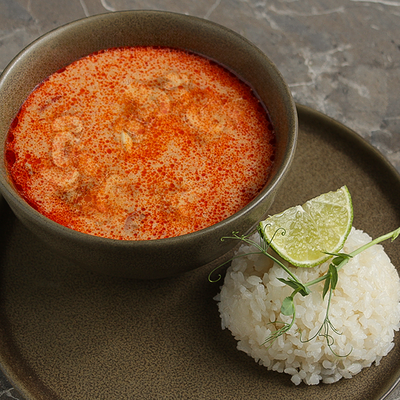 Том ям с лососем в FRIENDLOUNGE по цене 680 ₽