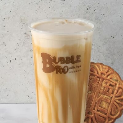 Молочный чай с коричневым сахаром L и лунный пряник в Bubble Bro по цене 650 ₽