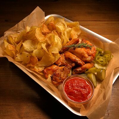 Куриные крылышки BBQ в Серебряная Fabrika по цене 700 ₽