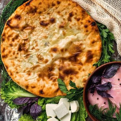 Осетинский пирог Курица-сыр-картошка в Осетинские пироги по цене 930 ₽