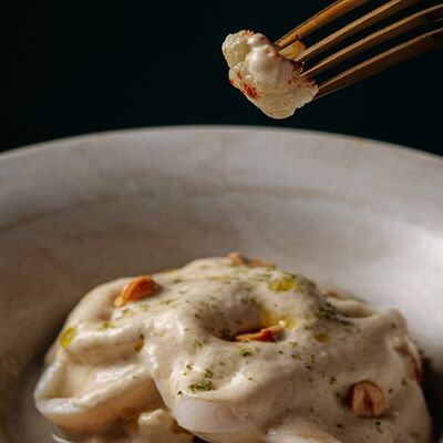 Кальмар с цветной капустой и картофельным муссом в Inside по цене 590 ₽