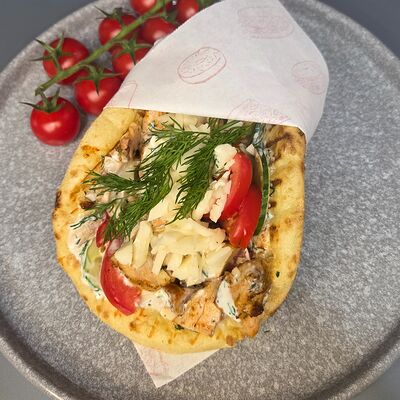 Пита со свиным шашлыком в Мужчина готовит по цене 400 ₽