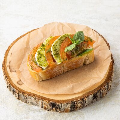 Брускетта с моцареллой и томатами в На Парах по цене 160