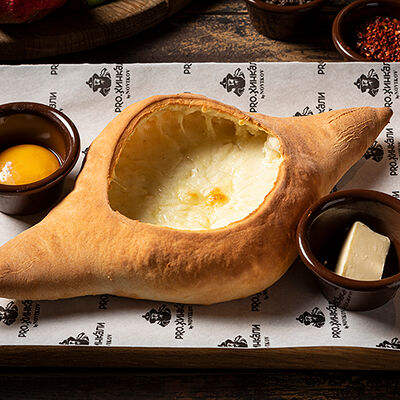 Хачапури по-аджарски в PRO.Хинкали by Novikov по цене 380 ₽