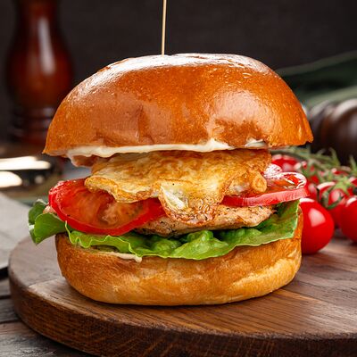 Бургер с цыпленком и яйцом в Toronto по цене 1250 ₽