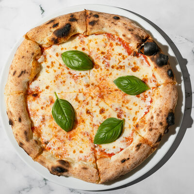 Пицца Маргарита в Теплые края-уголок Италии по цене 385 ₽