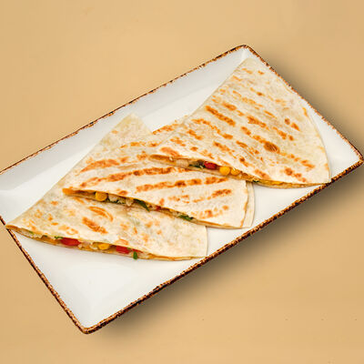 Кесадилья с говяжьим фаршем в Атлас еды по цене 500 ₽