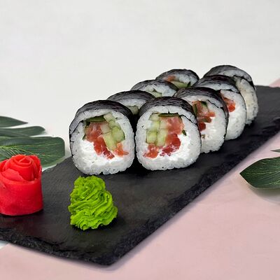 Роллы Чиз Маки с лососемв Pokemania по цене 699 ₽