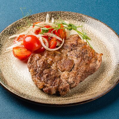 Отбивная из свинины на гриле в Мираж по цене 320 ₽