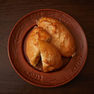 Пирожок с яблоком в Плюшка по цене 110 ₽