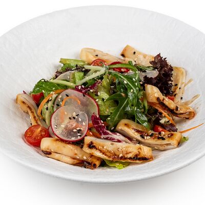 Салат с кальмаром гриль в Гриль Хаус по цене 948 ₽