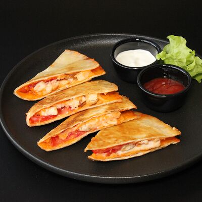 Кесадилья с курицей в Оsaka по цене 400 ₽