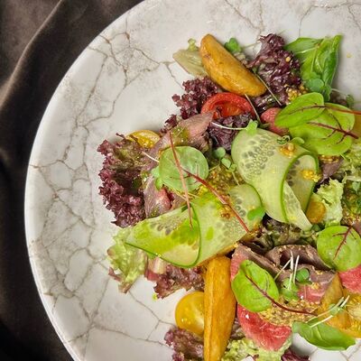 Салат с ростбифом Я в Пражский по цене 750 ₽