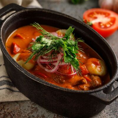 Говяжий паприкаш с картофелем ньокки в Кукумбер по цене 590