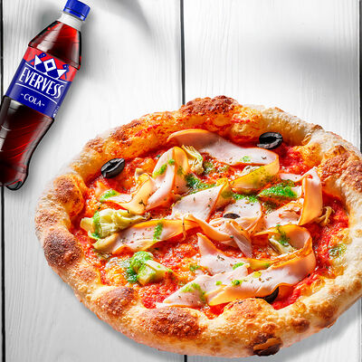 Пицца с курицей и артишоками и Evervess Кола в Перчини по цене 600 ₽