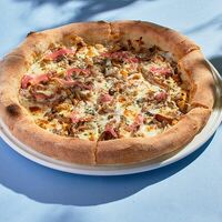 Пицца белые грибы, вешенки, черный трюфель в Итальянское бистро Figata