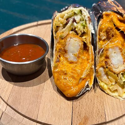 Буррито с креветками в La Catrina по цене 790 ₽