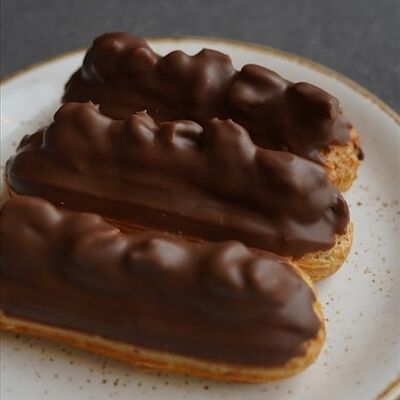 Эклер Сникерс в Сладости и Радости Советская по цене 300 ₽