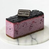 Пирожное Суфле Крем Роял черничное в Cream Royal Bakery