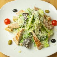Цезарь с курицей в Ретро