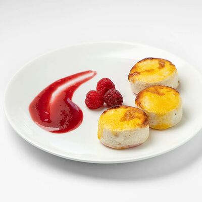 Сырники с малиновым джемом в Dobro кофе по цене 460 ₽