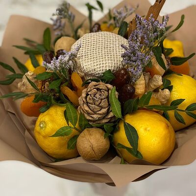 Букет с медом, имбирём и лимоном в Buketonline - Съедобные букеты и клубника в шоколаде по цене 4280 ₽