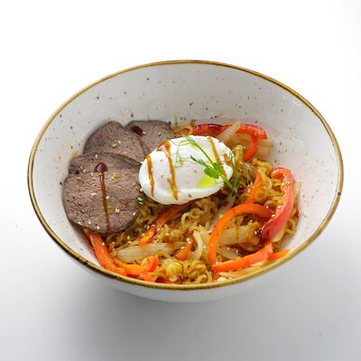 Жареный рамен с говядиной в Rabbit по цене 3790 ₸